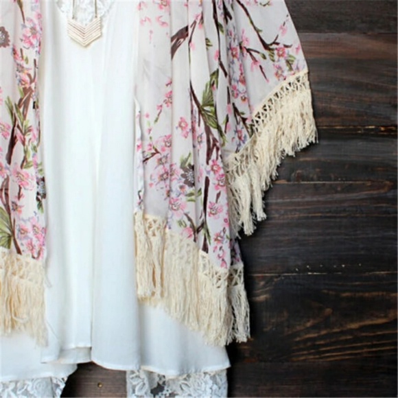 Pretty NEW kimono scarf wrap w fringe MUMU COMFY - Picture 5 of 7